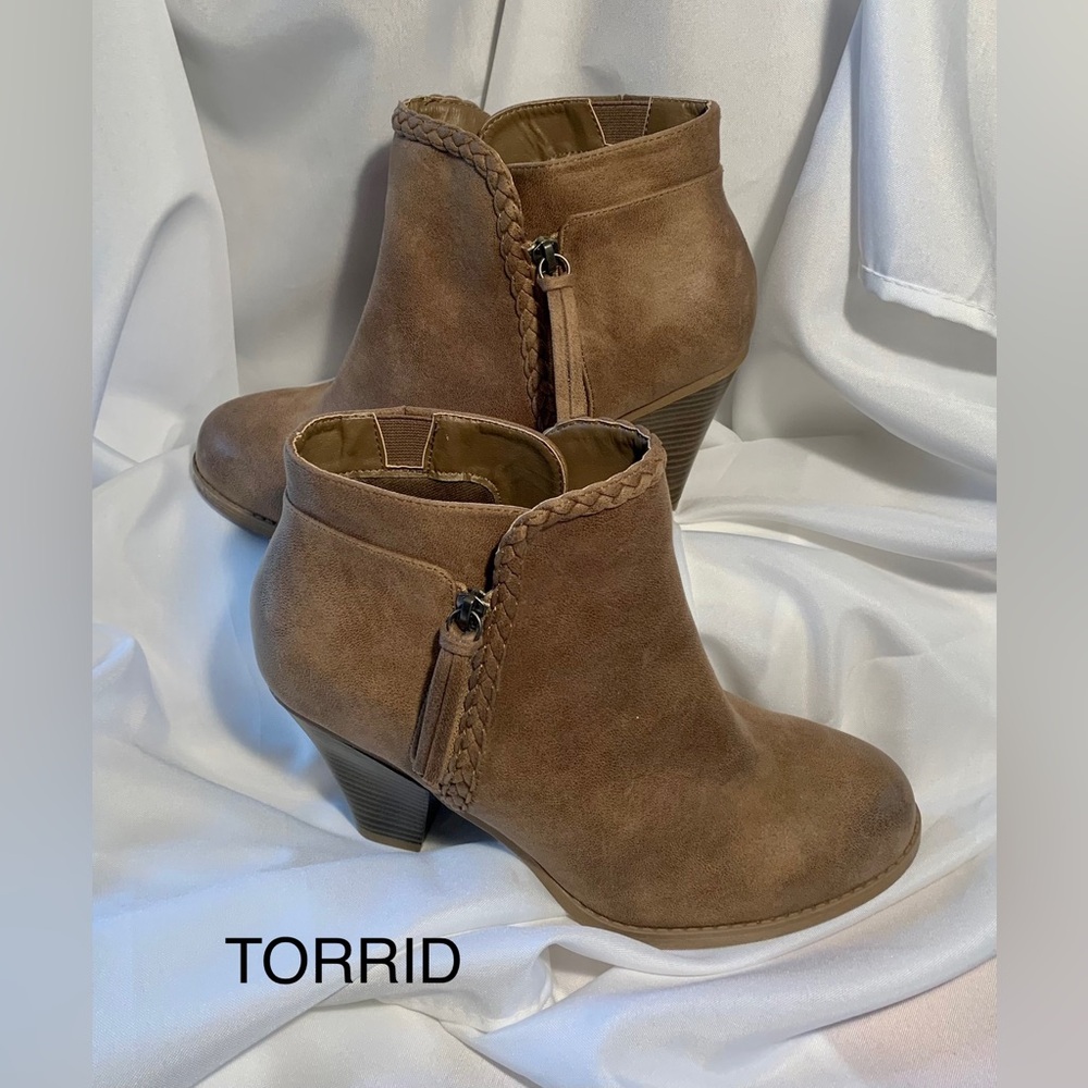 NWT TORRID Ankle boots double zip stacked block heel